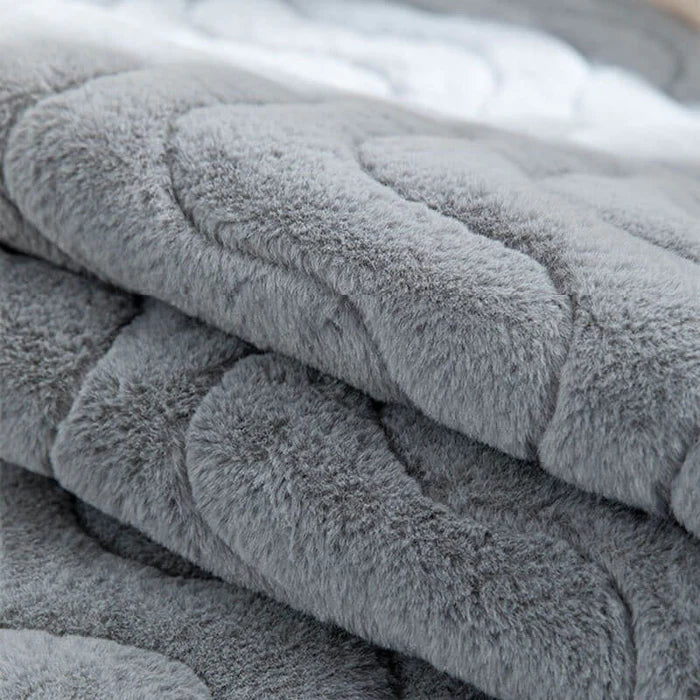 [Pague 1, Leve 2] Capa de Sofá Isabelle (Aconchego e Elegância Para Seu Sofá!) + BRINDE: 2 Almofadas